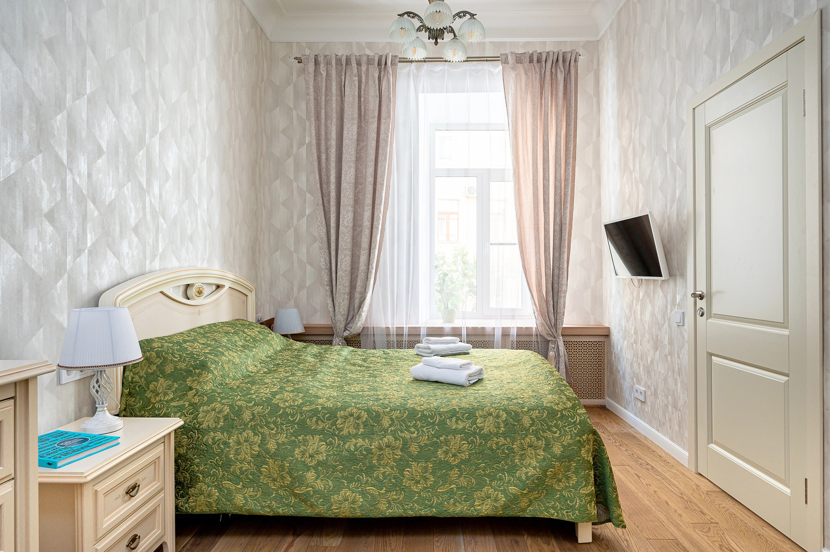 Трехкомантная квартира у летнего сада в Мозаичном дворе