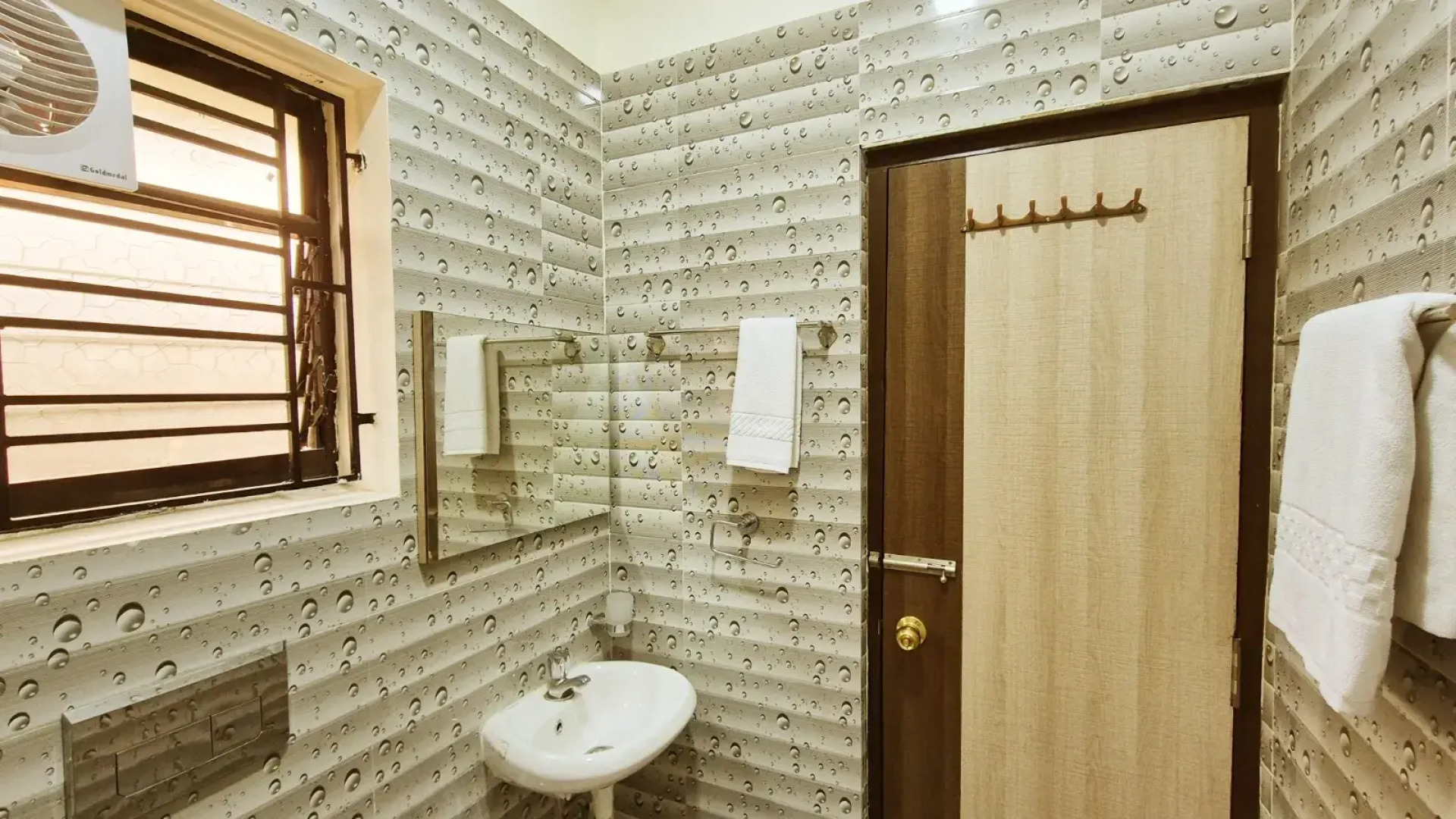 Отель Best Inn By Book Meri