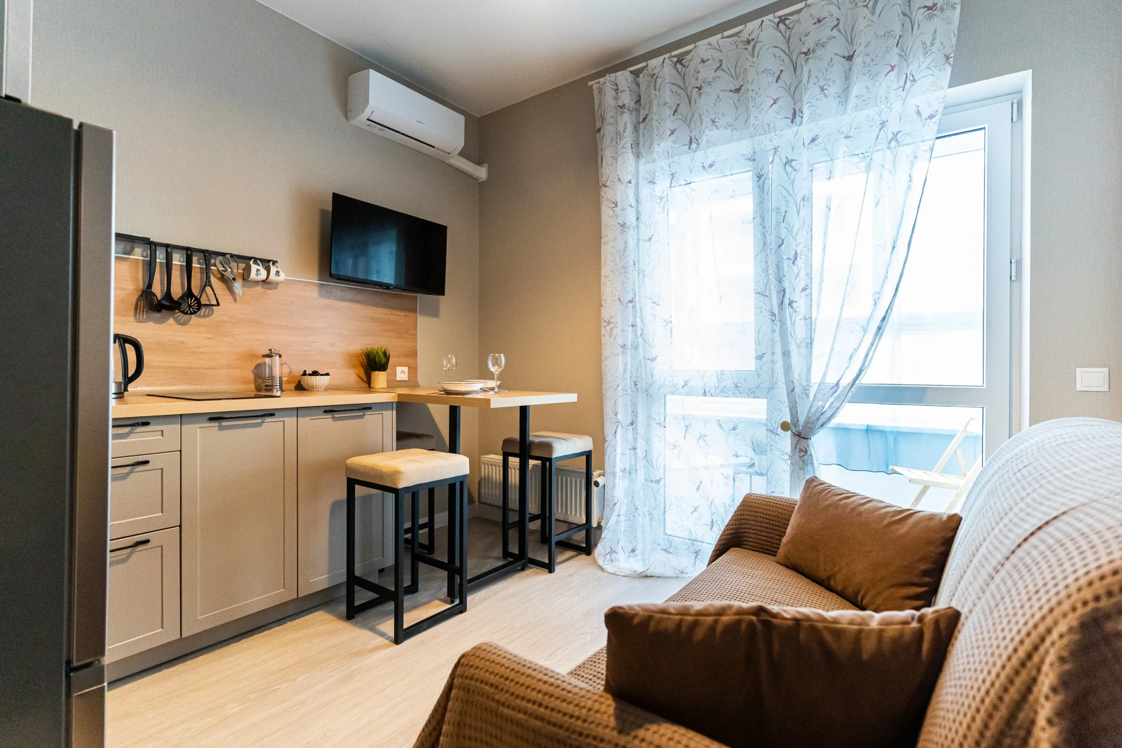 Апартаменты с Дизайнерским Ремонтом в Южном Районе Новороссийска от LetoApart 1