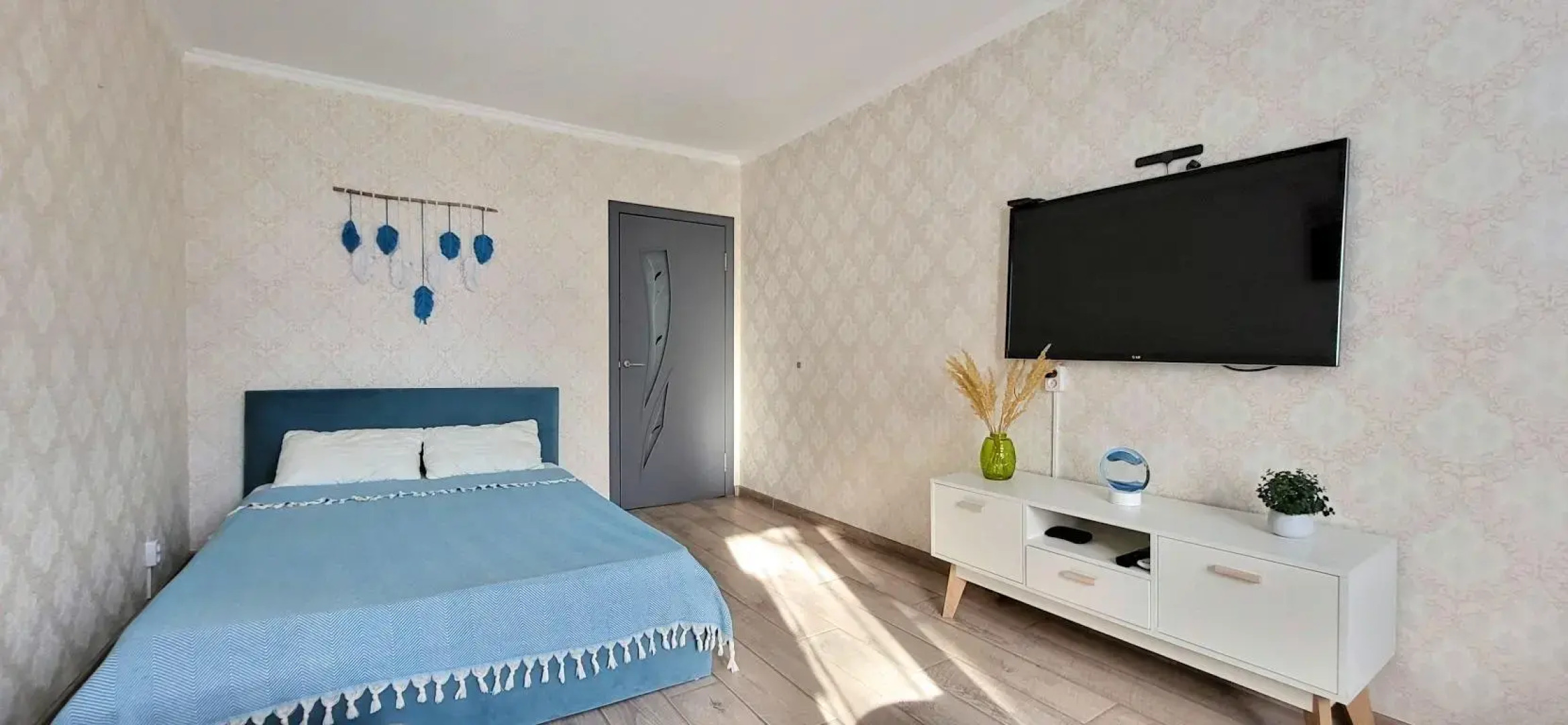 Квартира Двухкомнатные Апартаменты с Раздельными Комнатами и Парковкой для Машин у Входа