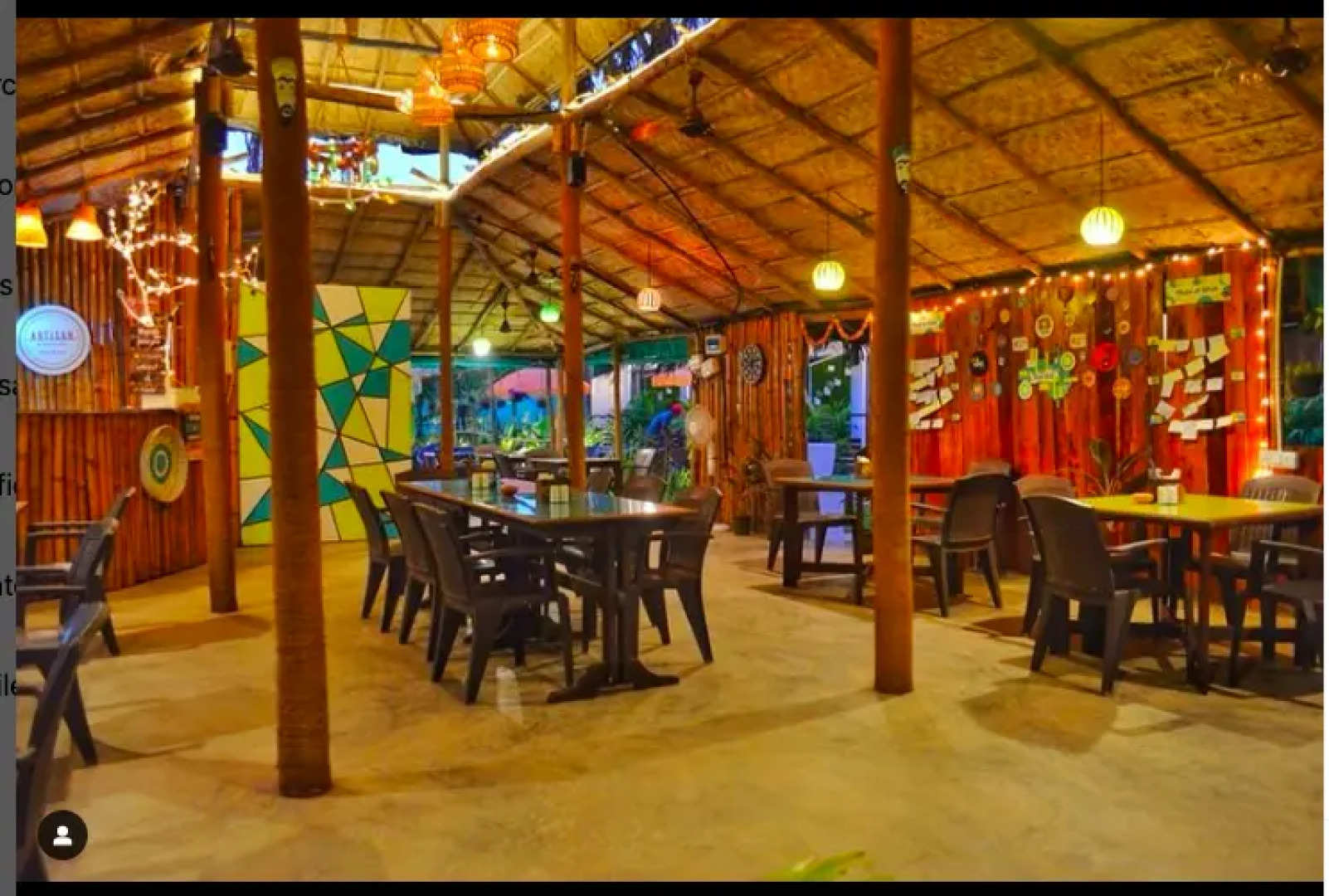 Hotel YogiTree beach Resort & Cafe