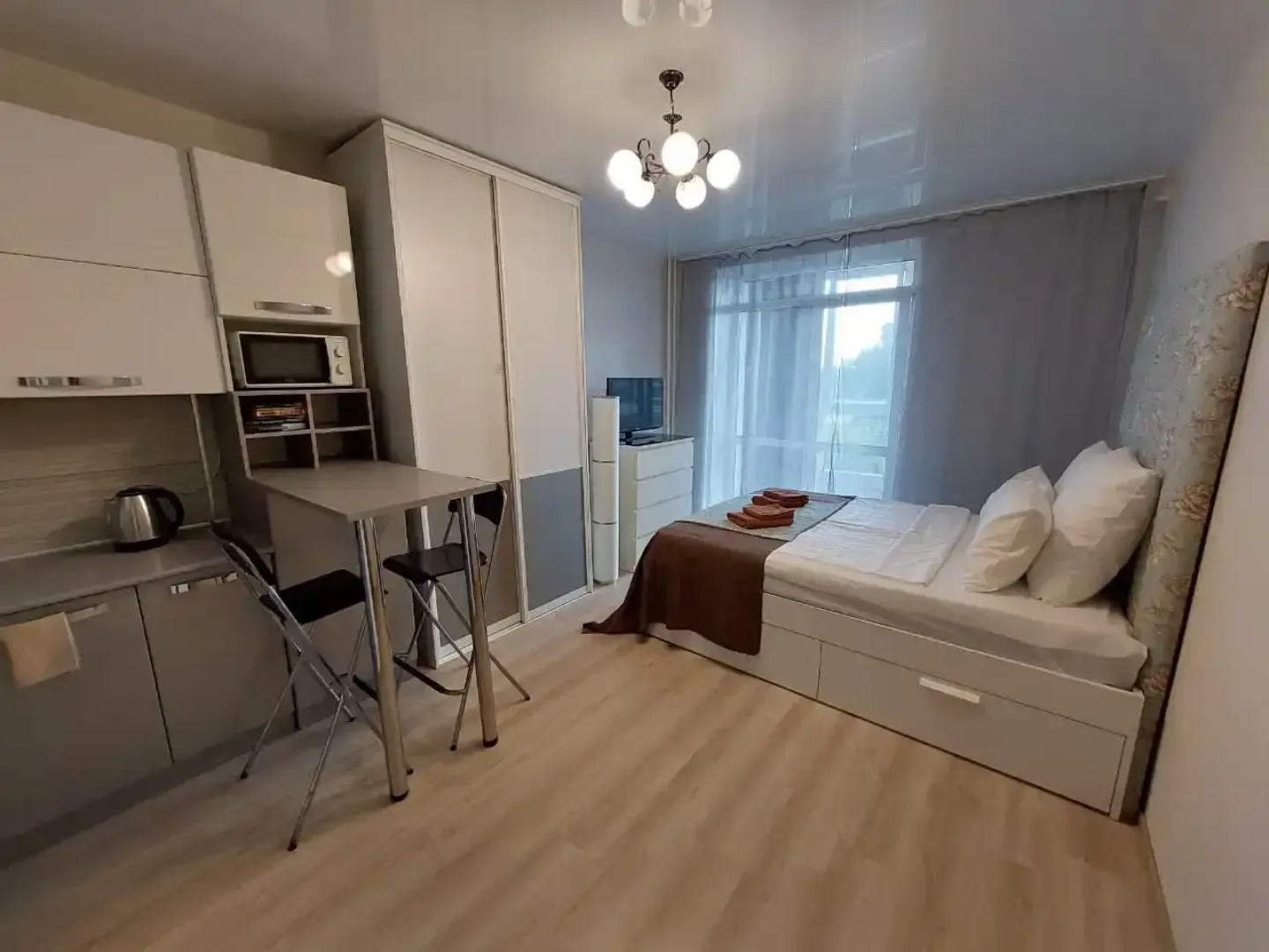 Апартаменты Уютные современные апартаменты в новом доме с красивым видом на город