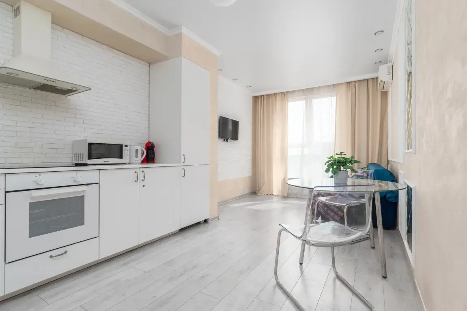 Апартаменты с Видом на Город Тутживут на Красной