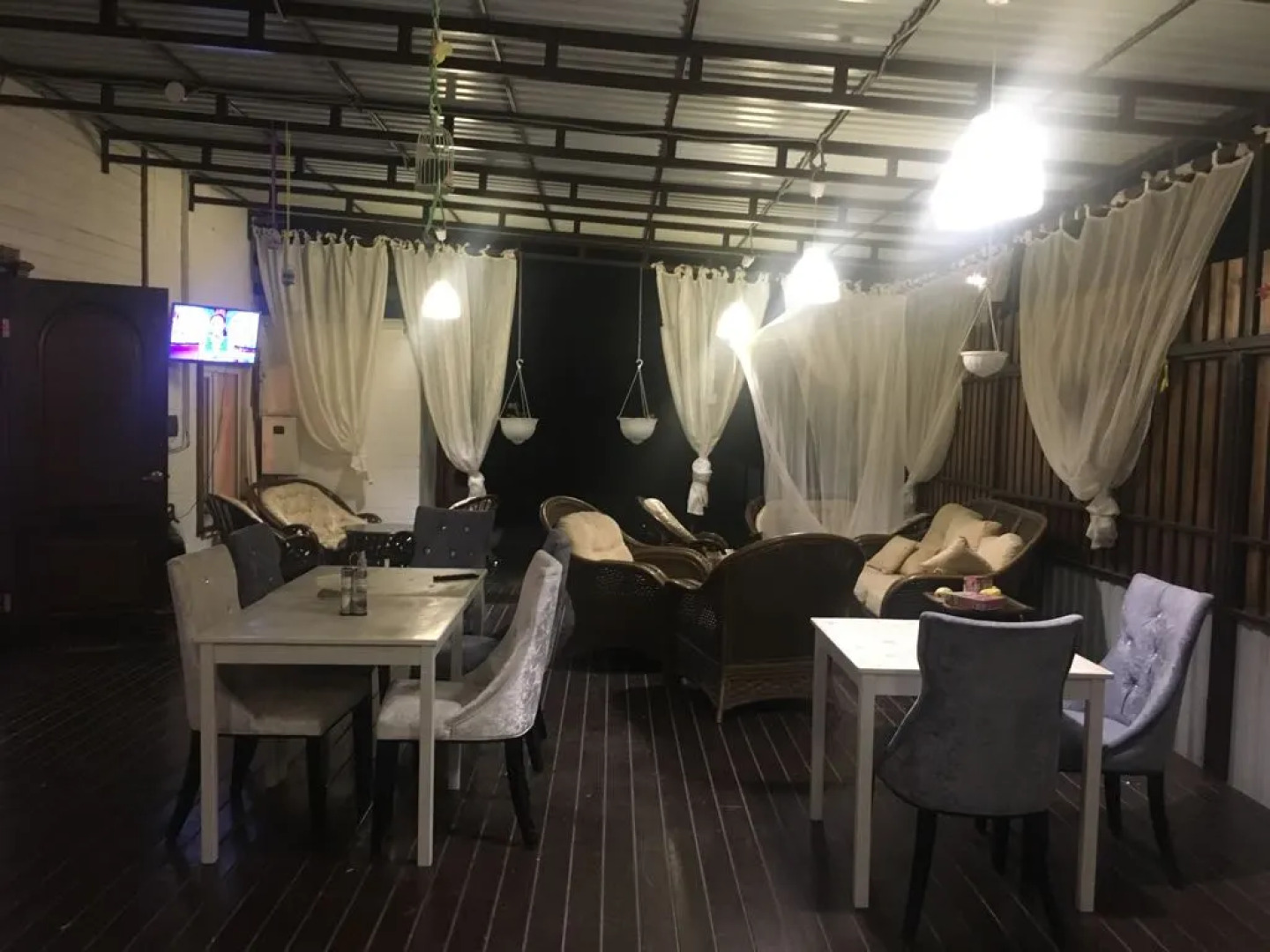 Отель Белый