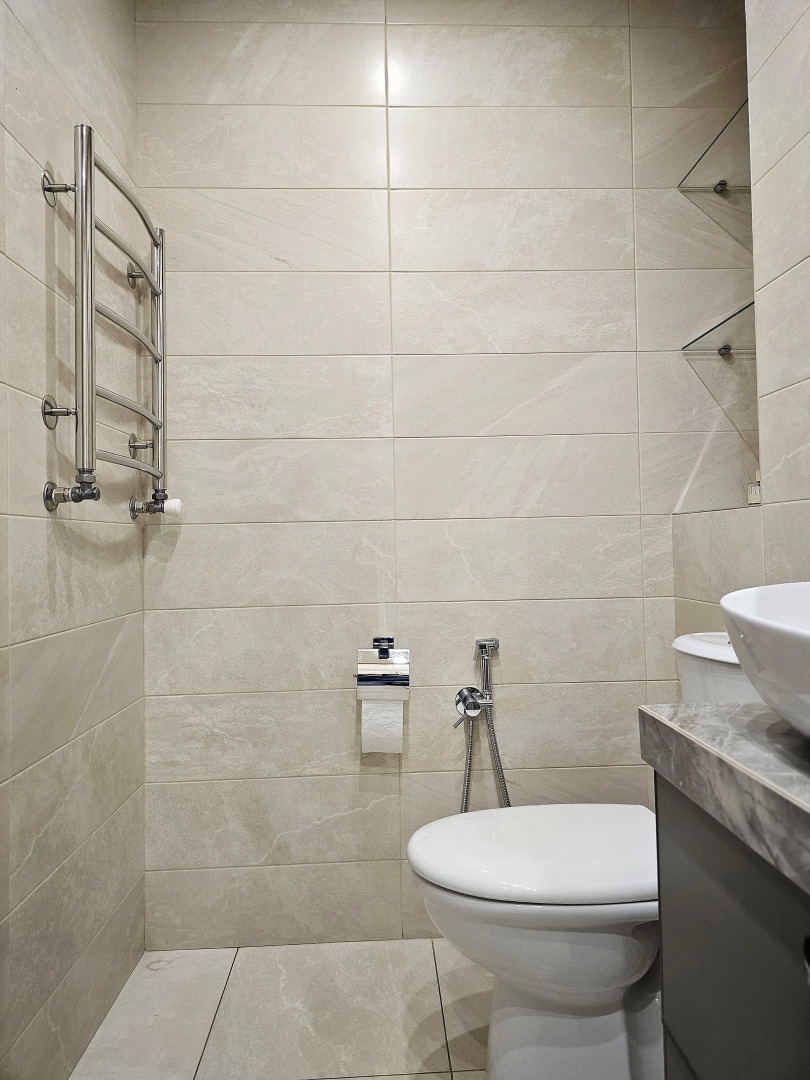 Апартаменты Newly Renovated Condo, Steps to Republic Square