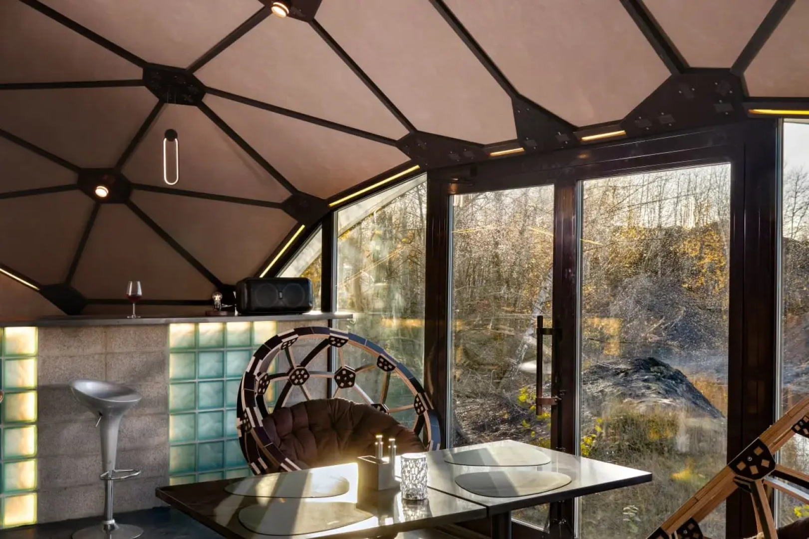 Отель Аномалия