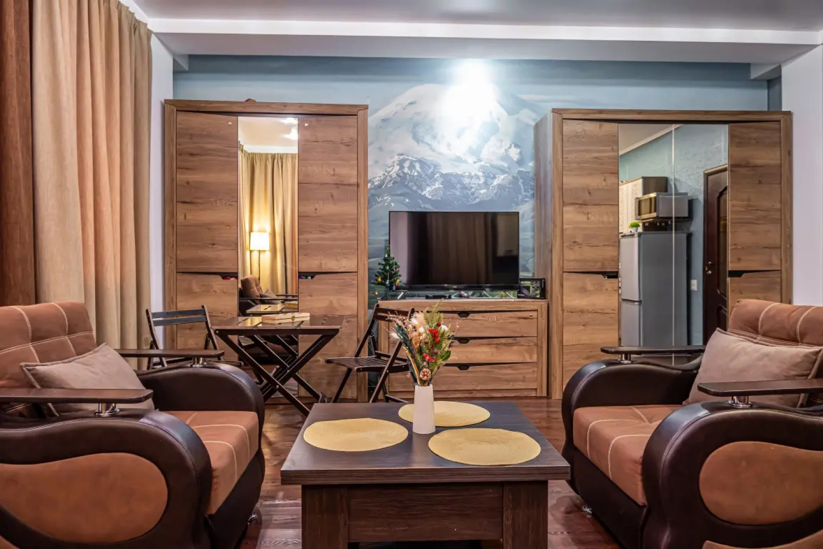 Апартаменты Семейные с Балконом  и Красивым Видом в Сосновом Лесу от Квартирукинг