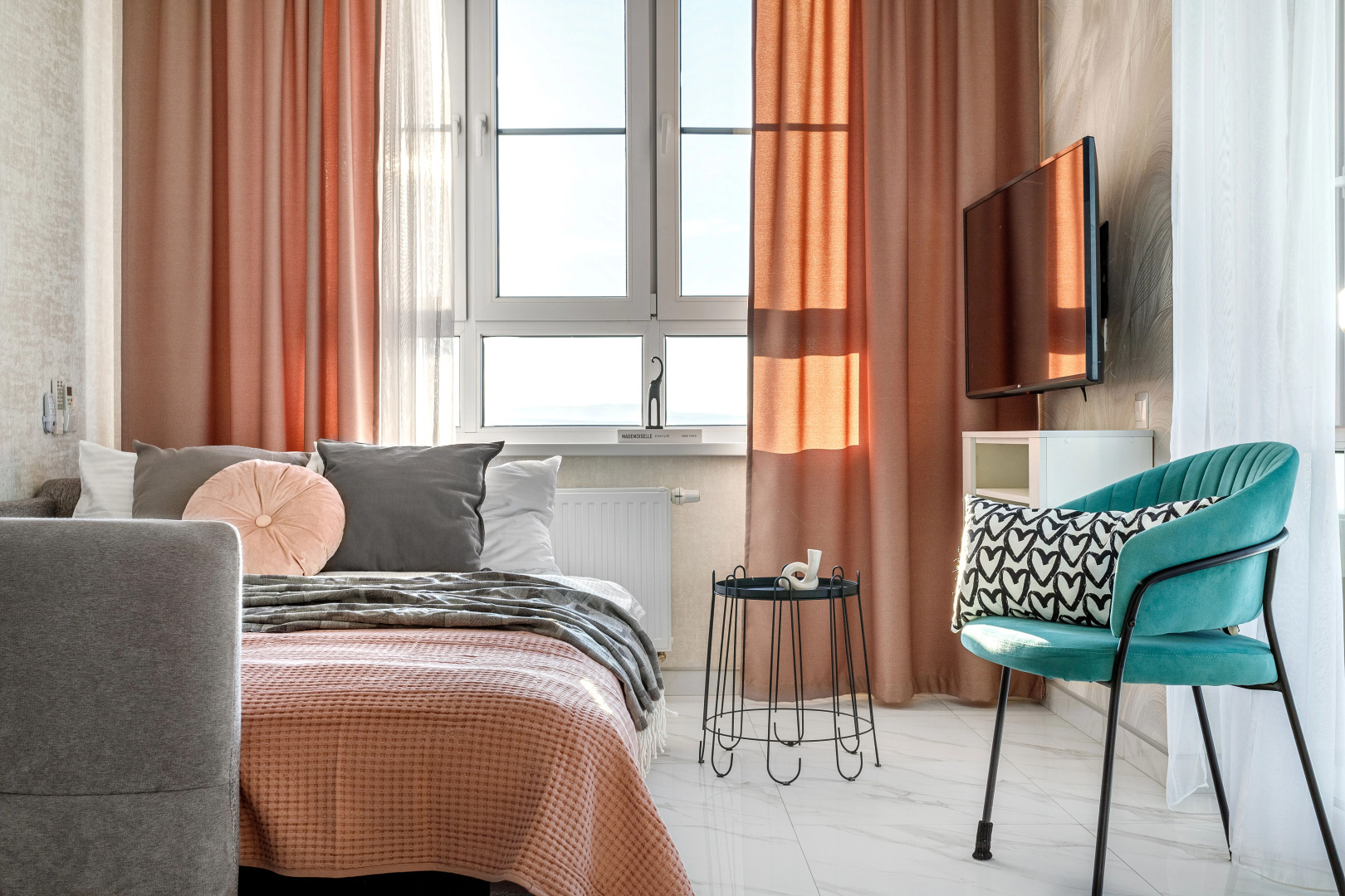 Апартаменты UzorApart Комфортная студия в центре с потрясающим видом на море