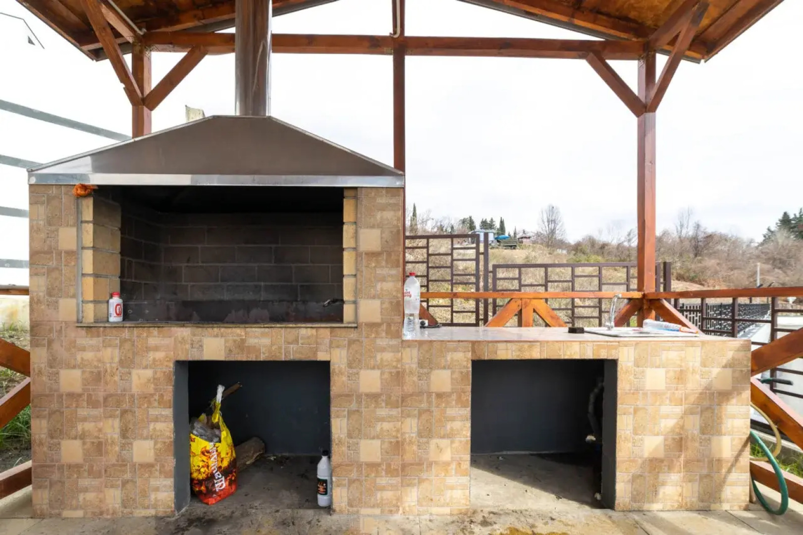 Квартира светлая студия с видом на море и балконом с бассейном на территории