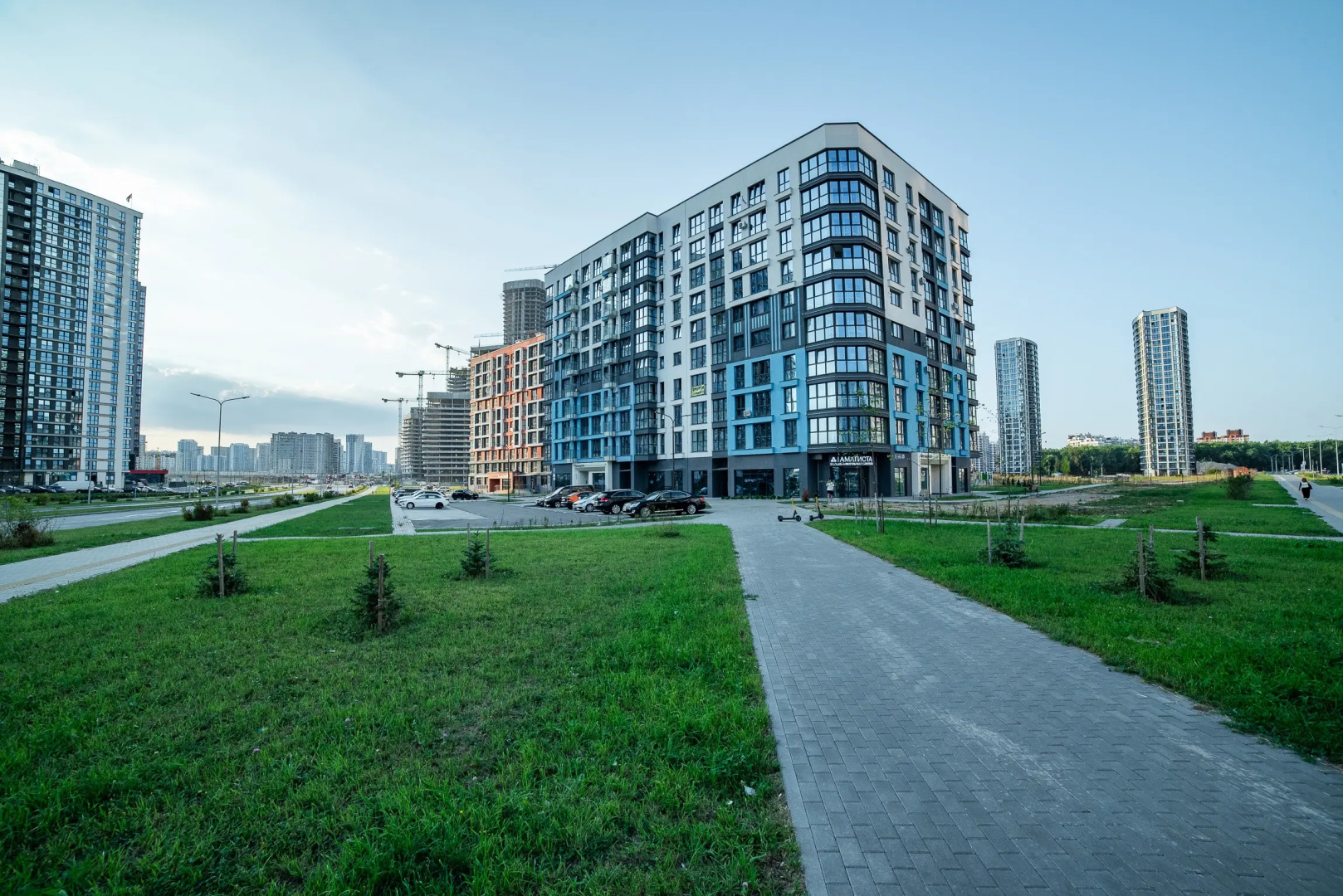 Апартаменты BelaTravel по адресу Игоря Лученка, д.25