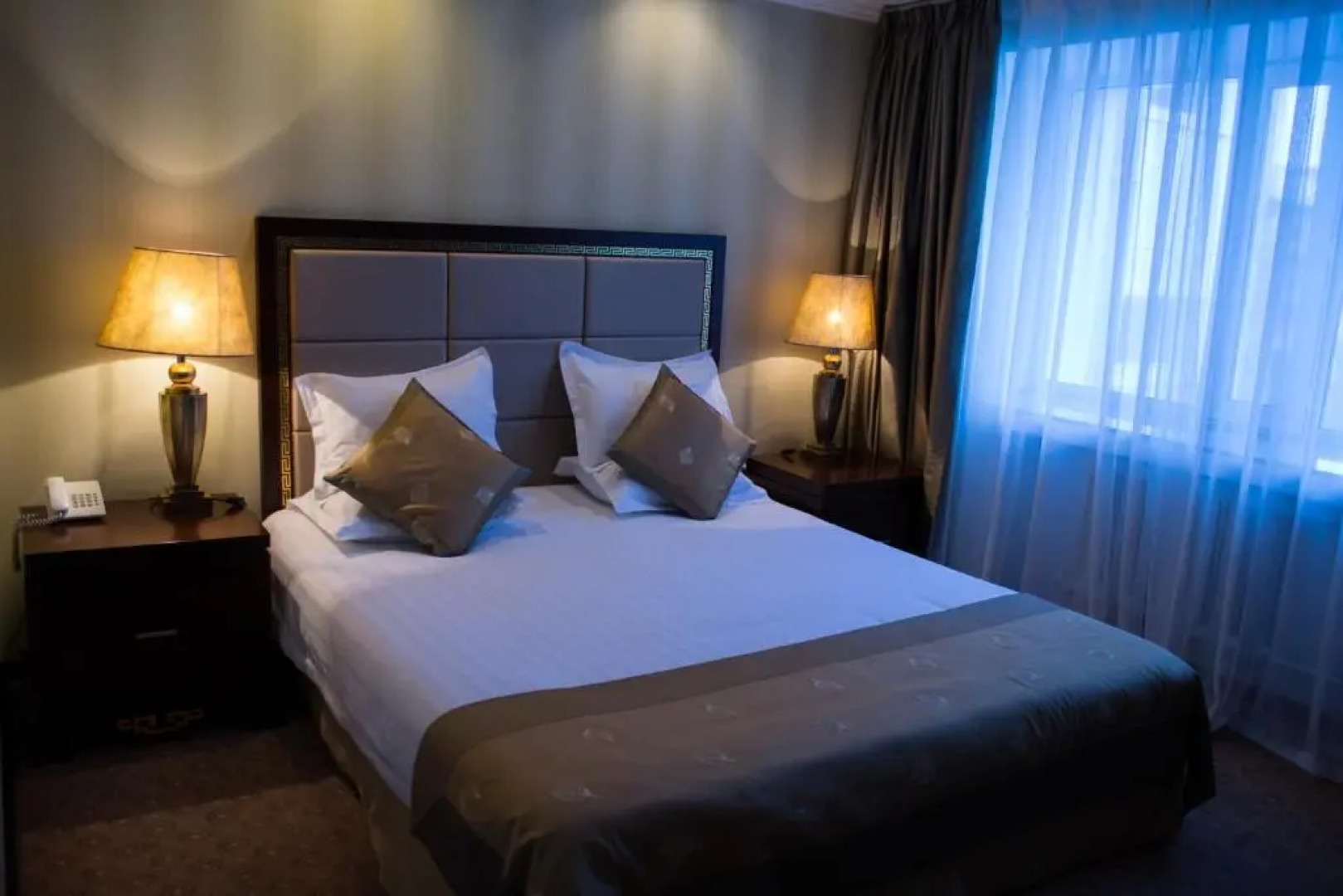 Отель Шайни Ривер