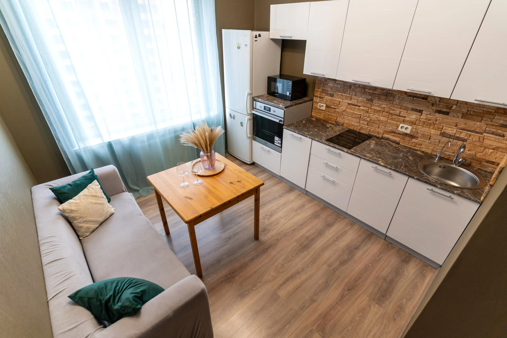 Апартаменты Stepanenkov Двухкомнатные с балконом на Колмогорова 73/4