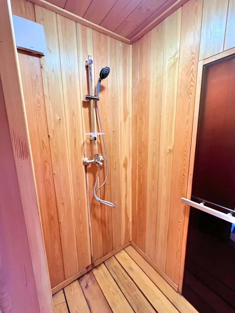 Частный дом Загородный комплекс на берегу реки с баней