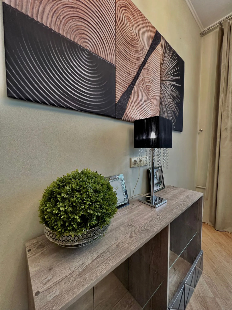 Апартаменты ЦЕНТР Свердлова 24 Трехкомнатная