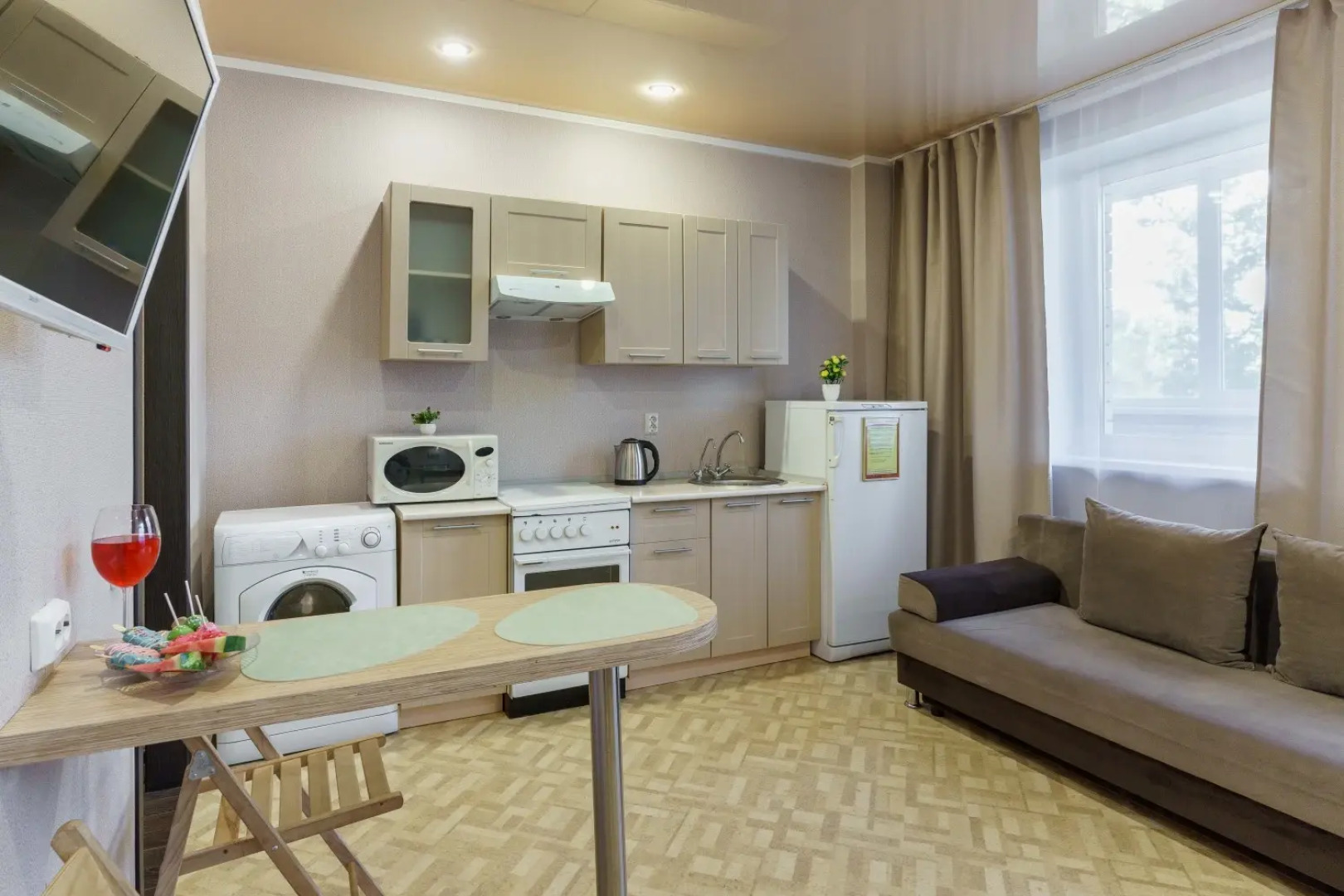 Апартаменты студия в новом доме в центре Тюмени