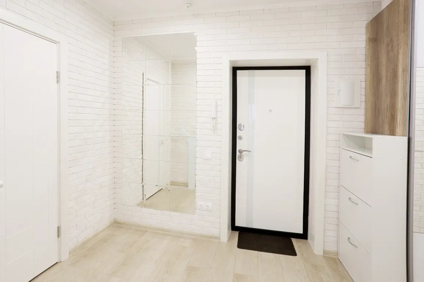 Квартира 25 Этажей Большая Двухкомнатная (70кв.м.) в доме бизнес класса