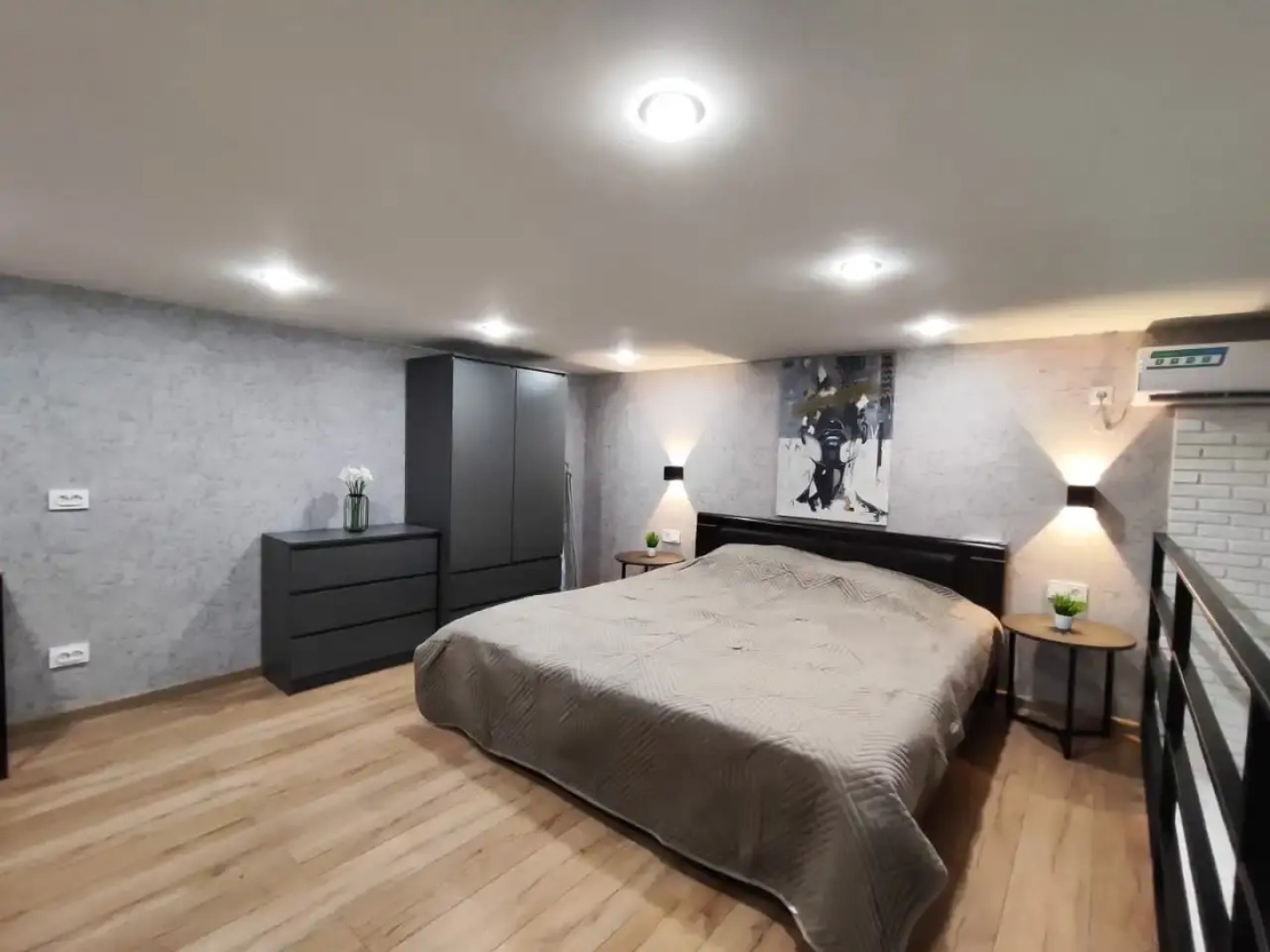 Апартаменты 2х уровневая квартира в стиле Лофт в центре города