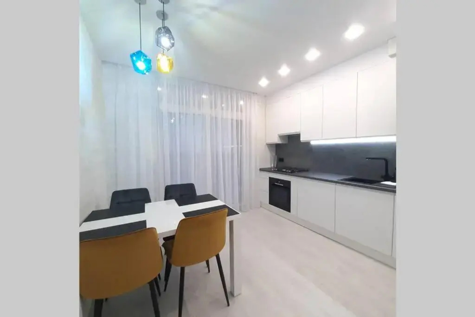 Апартаменты Люкс в центре Верхнее озеро, новый дом, Колибри#88А