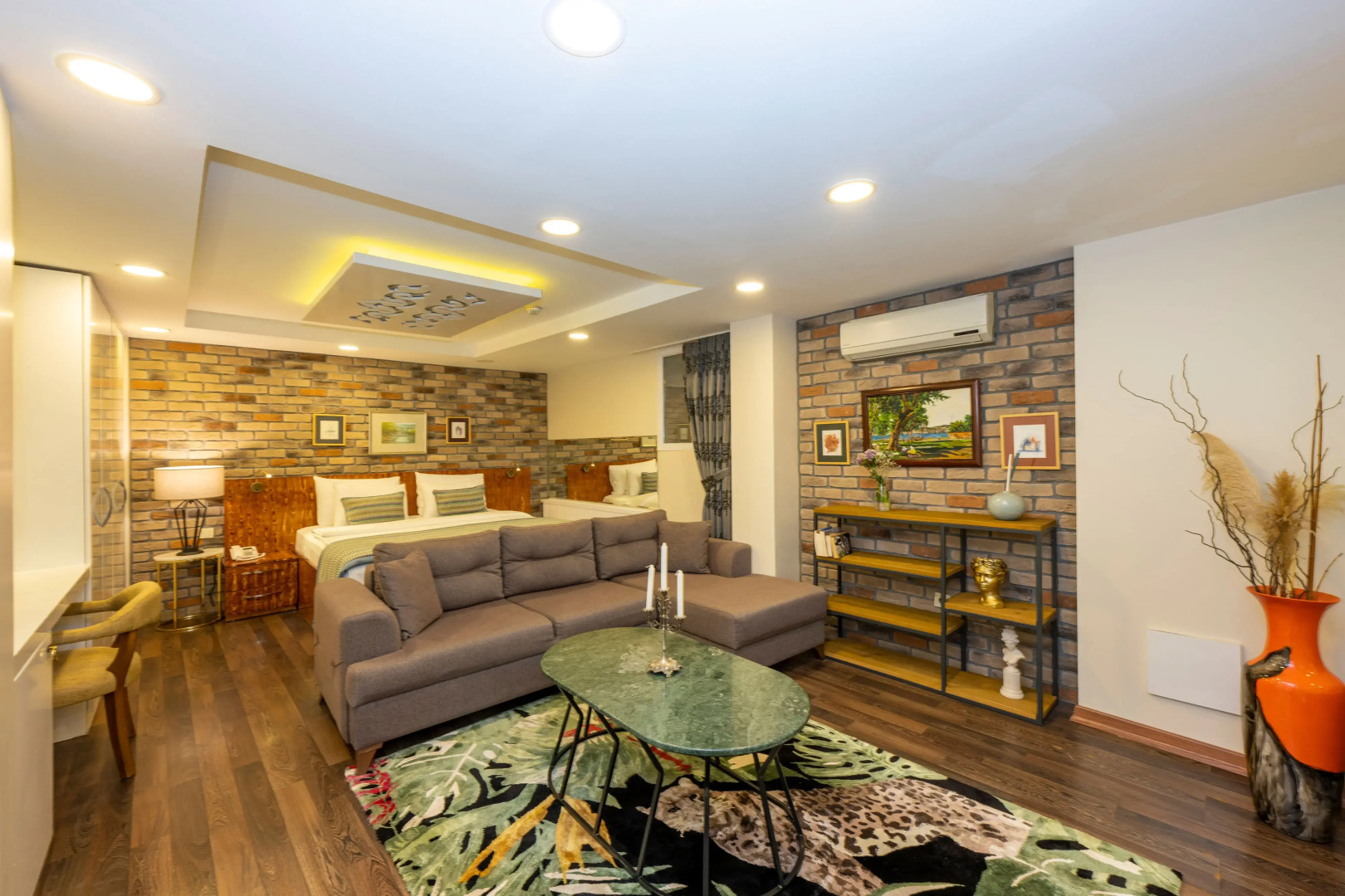 Отель The Marions Suite