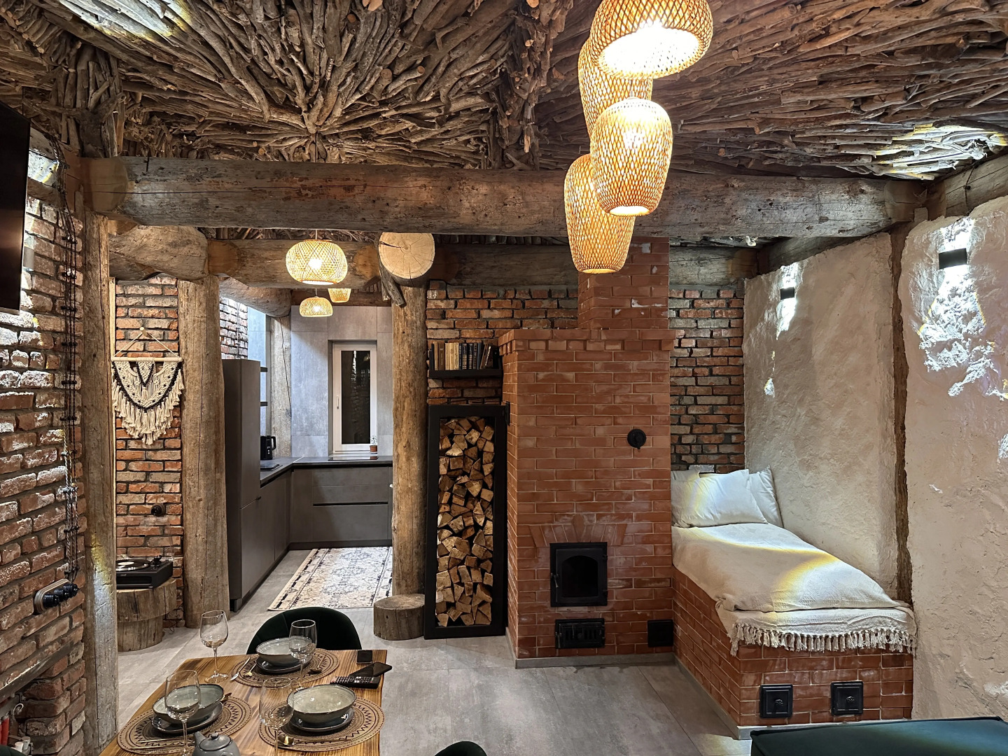 Частный дом гнѣздо с камином и двумя спальнями