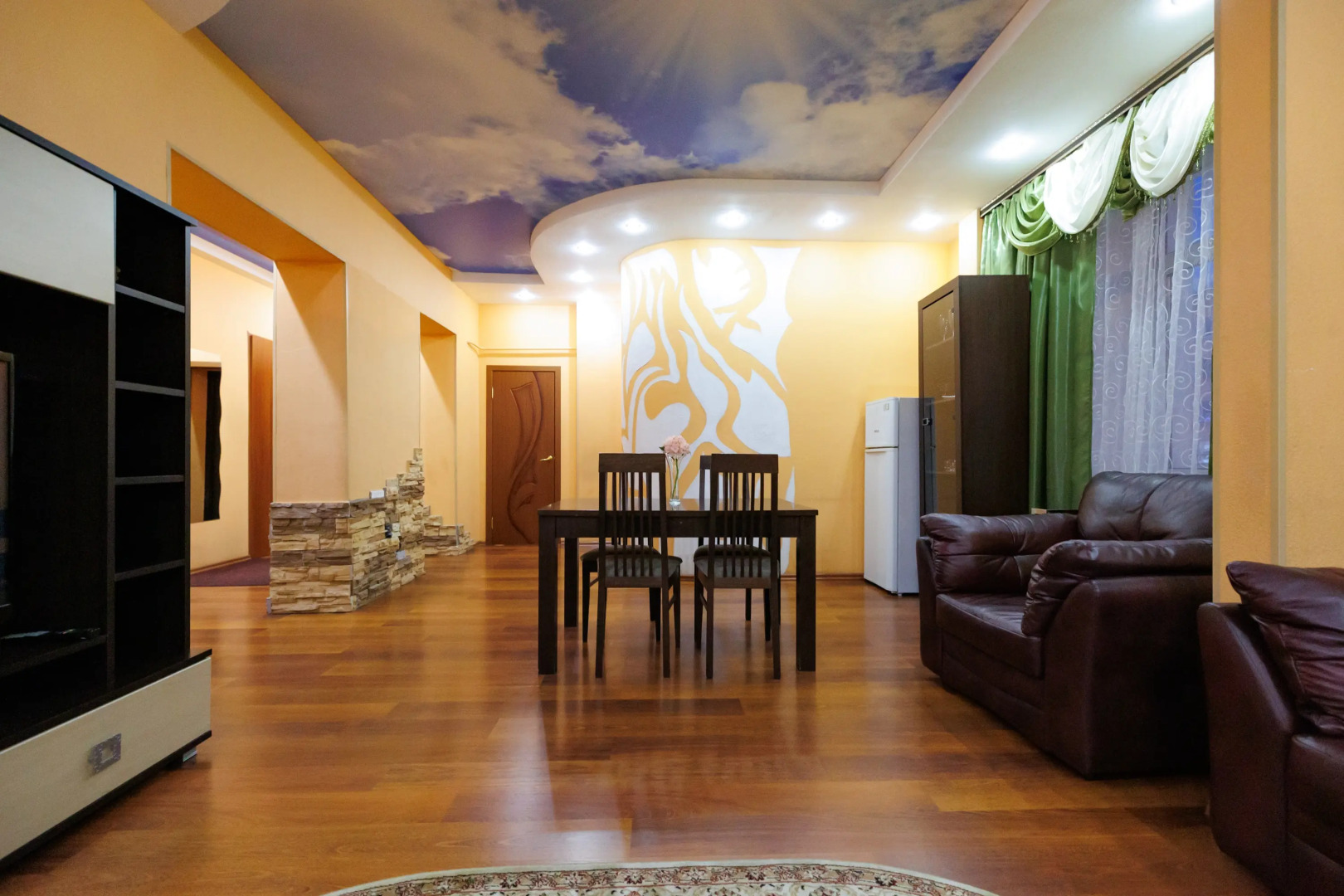 Апартаменты Lenina 80 Sky