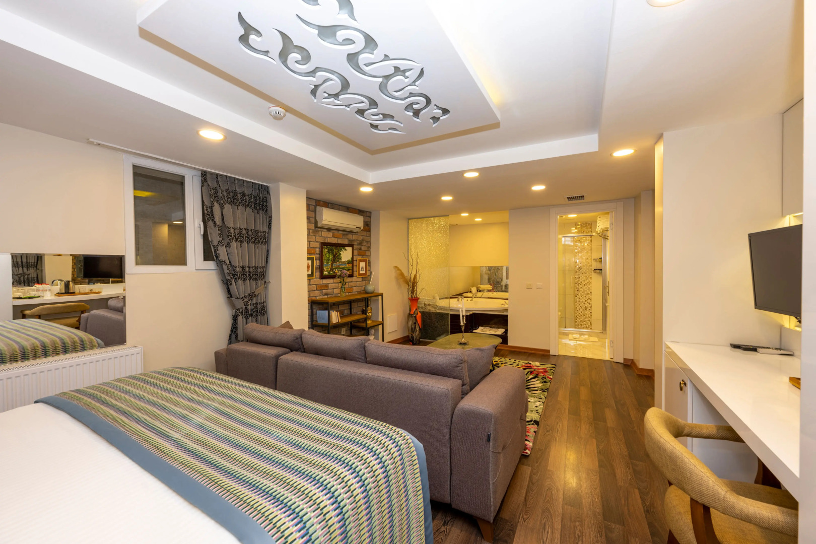 Отель The Marions Suite