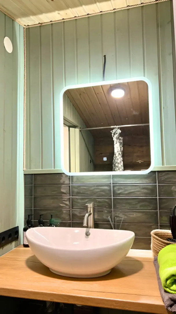 Частный дом Загородный комплекс на берегу реки с баней