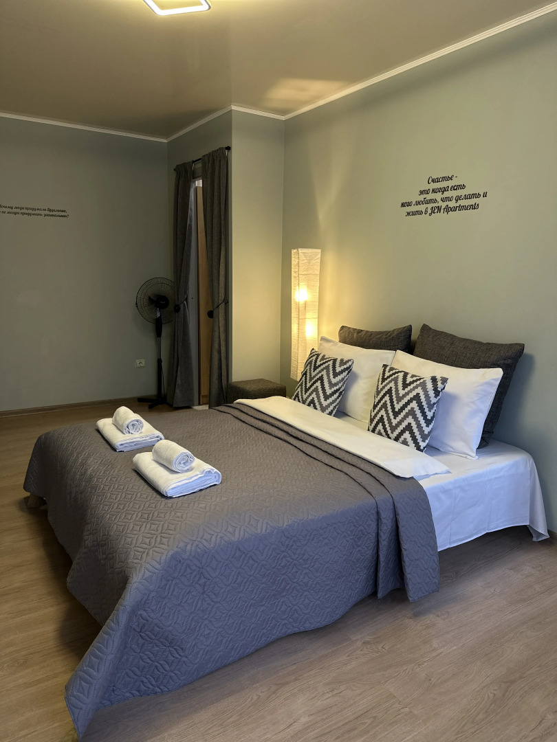 Апартаменты J&N Apartments Трёхместная студия с балконом в центре города Московский 16