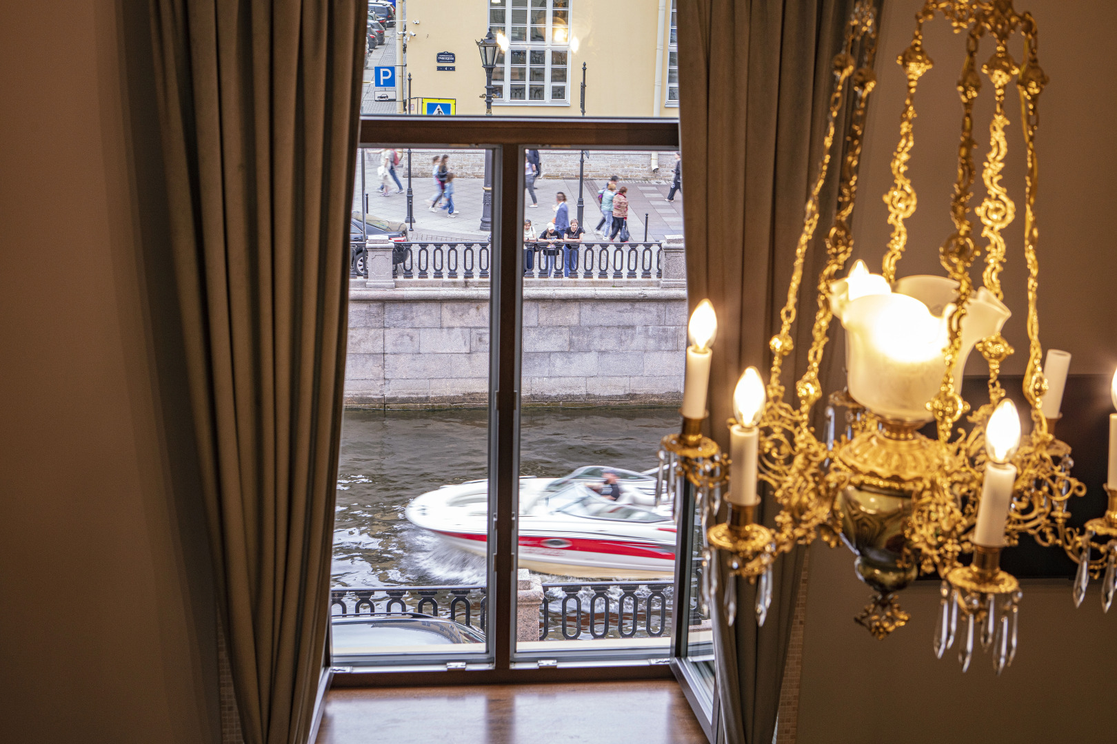 Видовые апартаменты рядом со Спасом на Крови