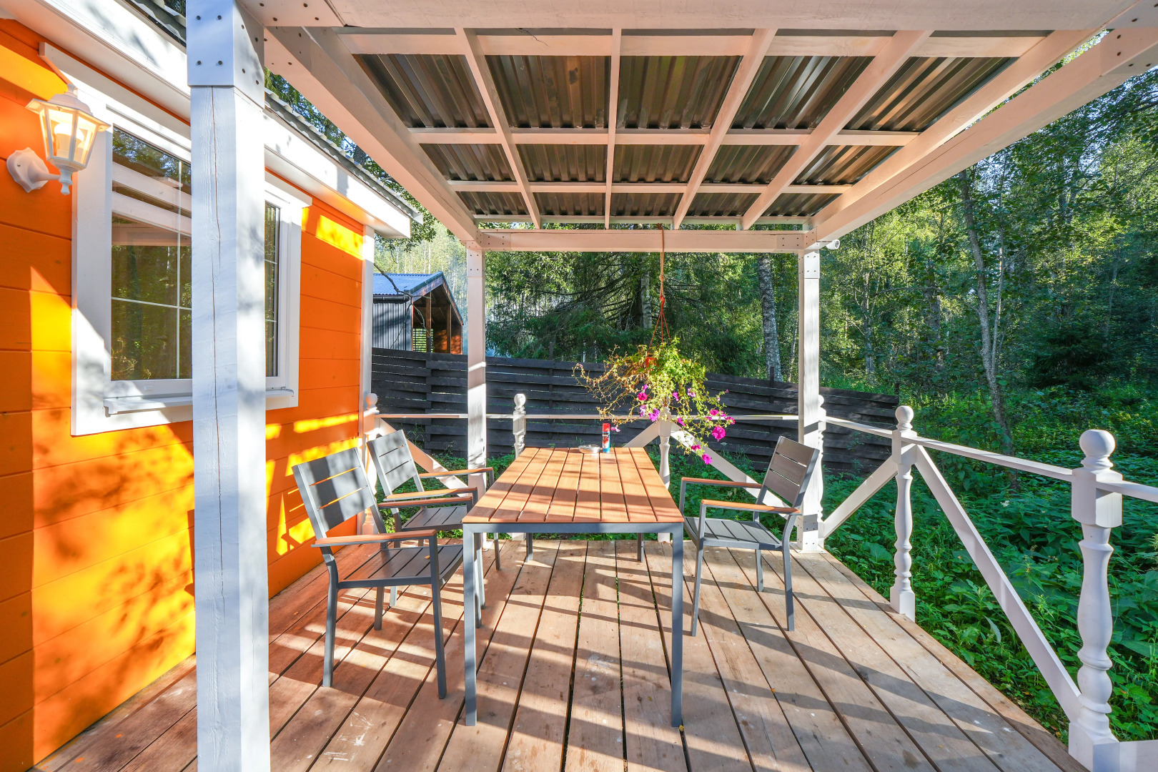 Шале Желтый домик в лесу на Живописной улице