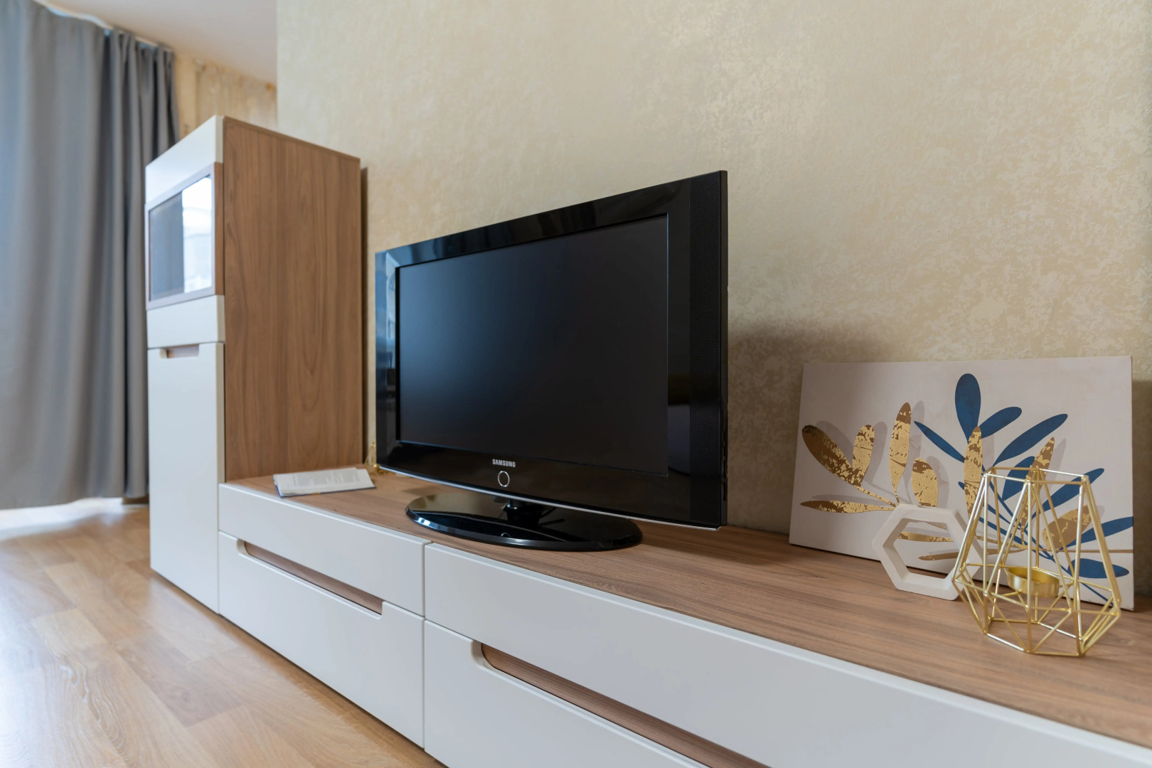 Апартаменты Трёхкомнатные с джакузи на Антона Валека 12