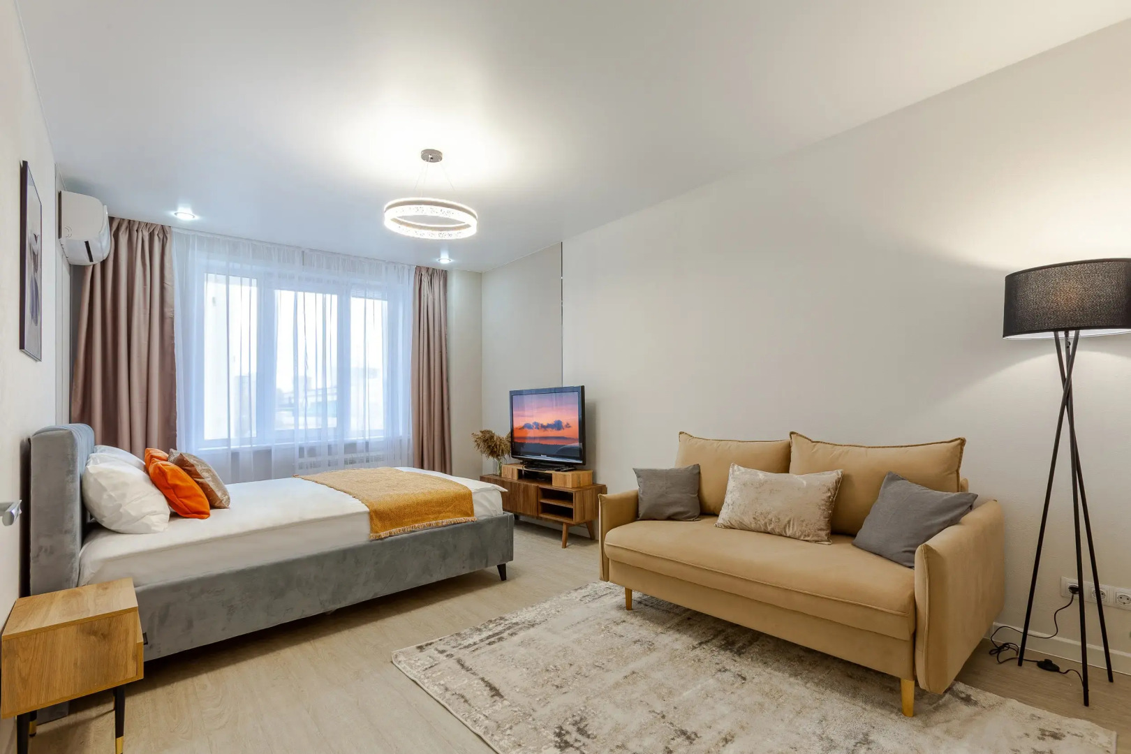 Апартаменты RentPlaza премиум в центре на Луначарского