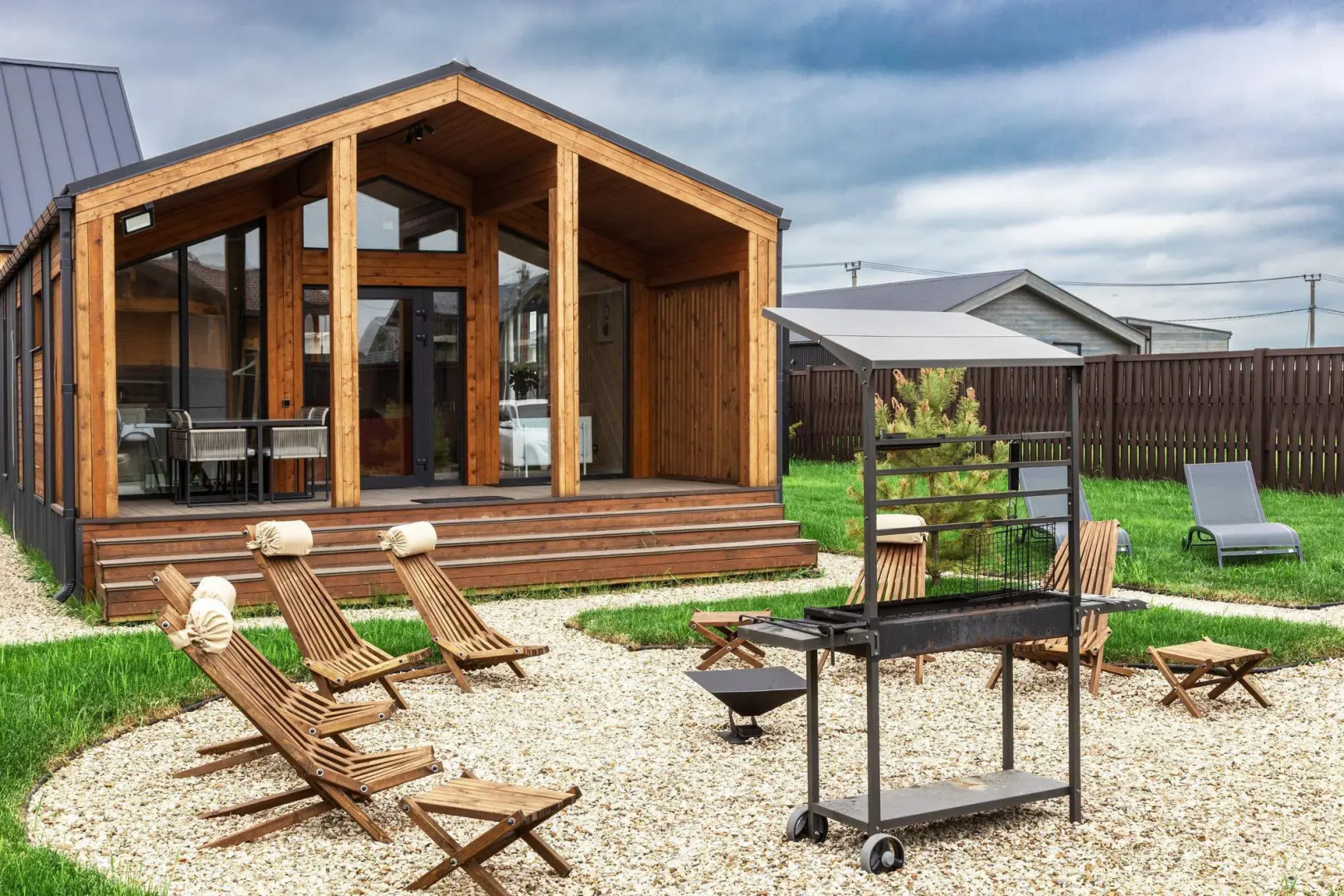 Частный Дом Среди Зимнего Леса с Панорамными Окнами