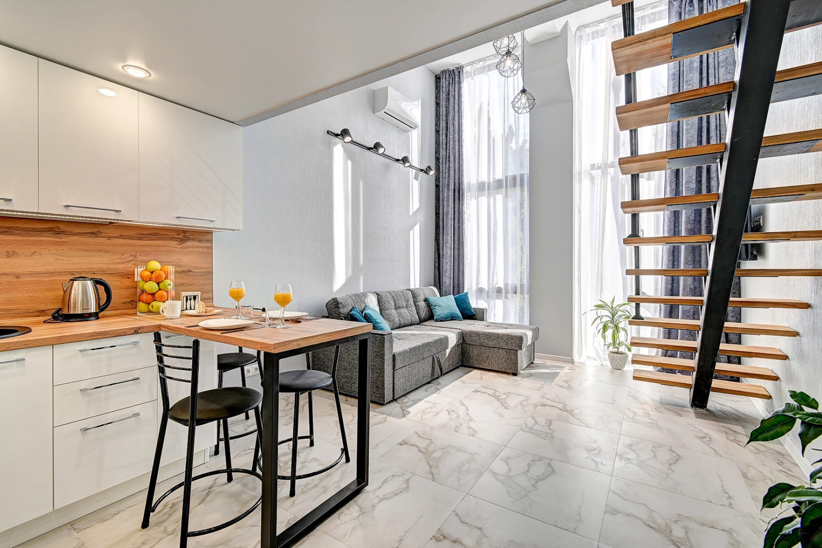 Апартаменты двухуровневые на Мамайке