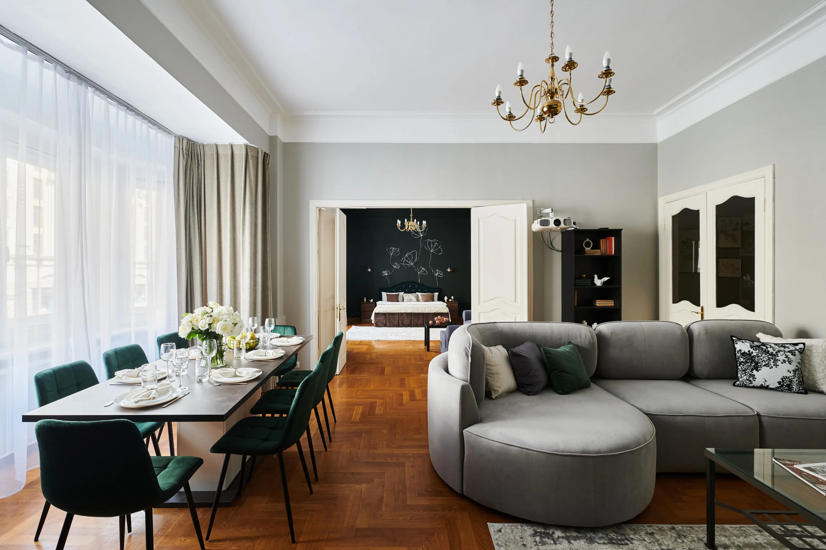 Квартира GM Apartments Шикарная Пятёрка с домашним кинотеатром