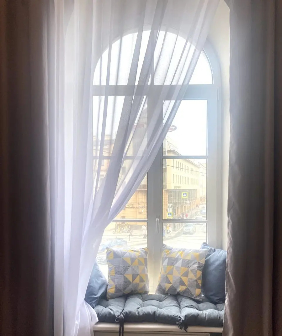 Квартира New Horizon Nevskiy 91 вид на главную улицу Петербурга из вашего окна