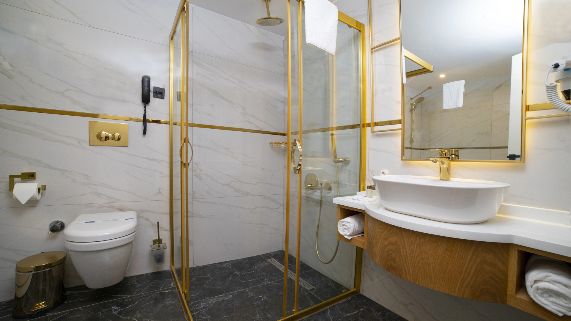 Отель Leaf Port Boutique