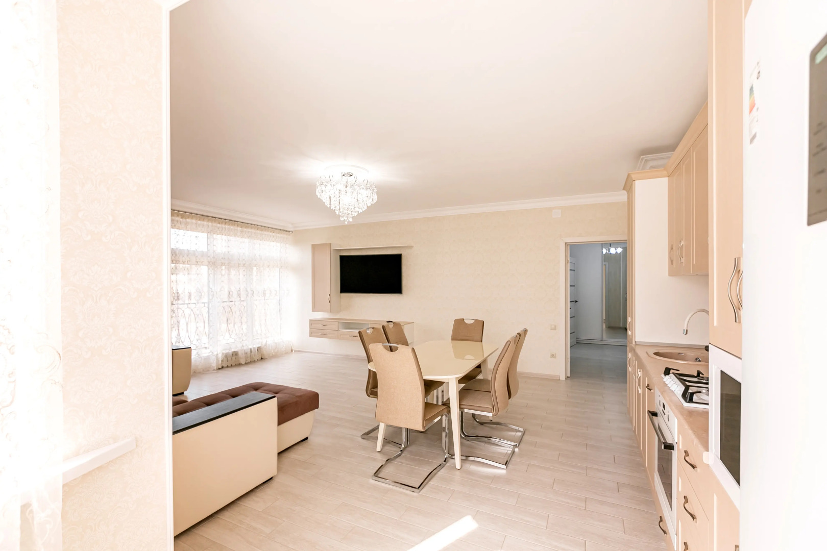 Апартаменты Лира от Ирины Савельевой + С красивым видом на Боргустанский хребет + У входа в верхний Курортный парк + Релакс 150%!