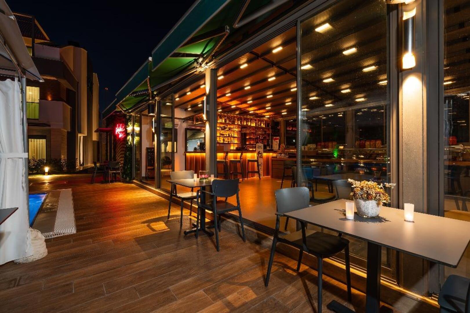 Отель Veranda Suites