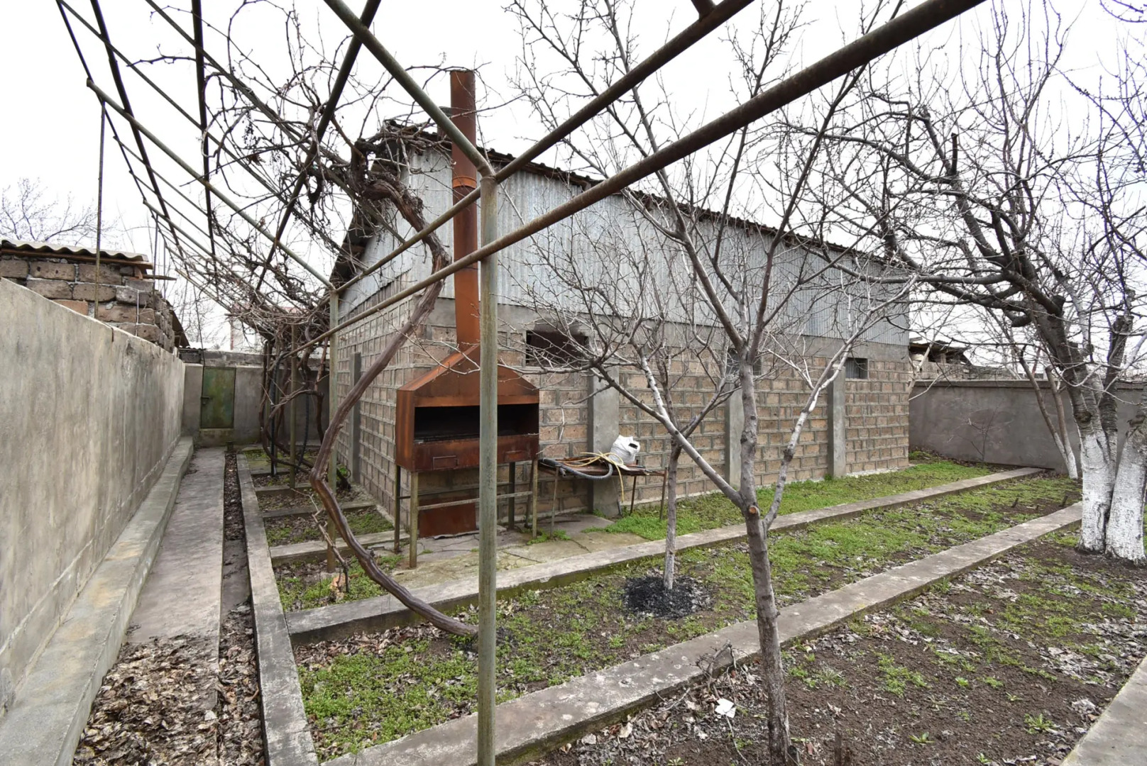 6 комнатный особняк с видом на сад