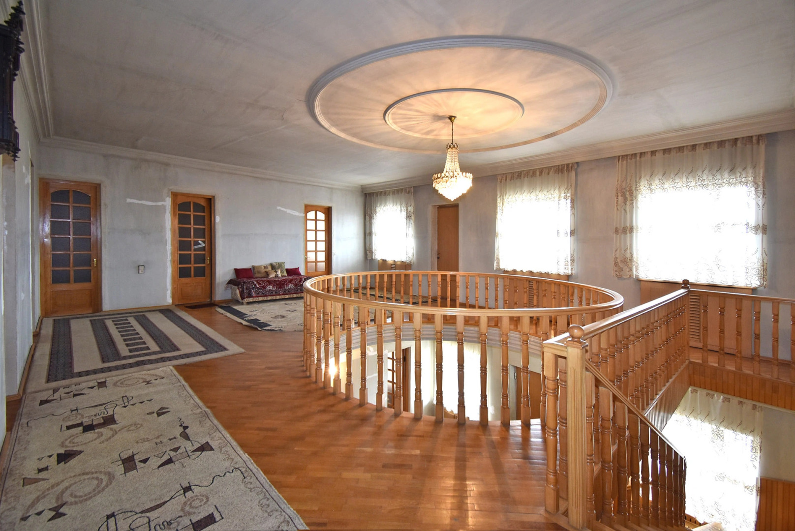 6 комнатный особняк с видом на сад