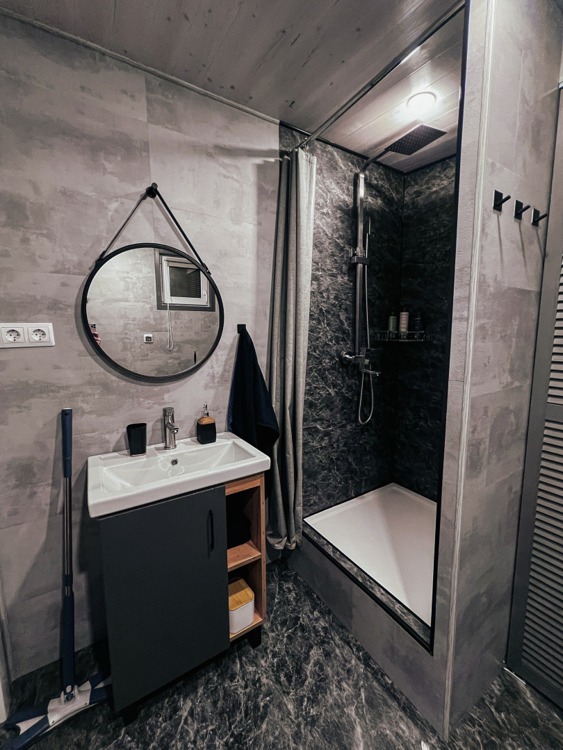 Частный дом  Belov House  с панорамным остеклением у леса