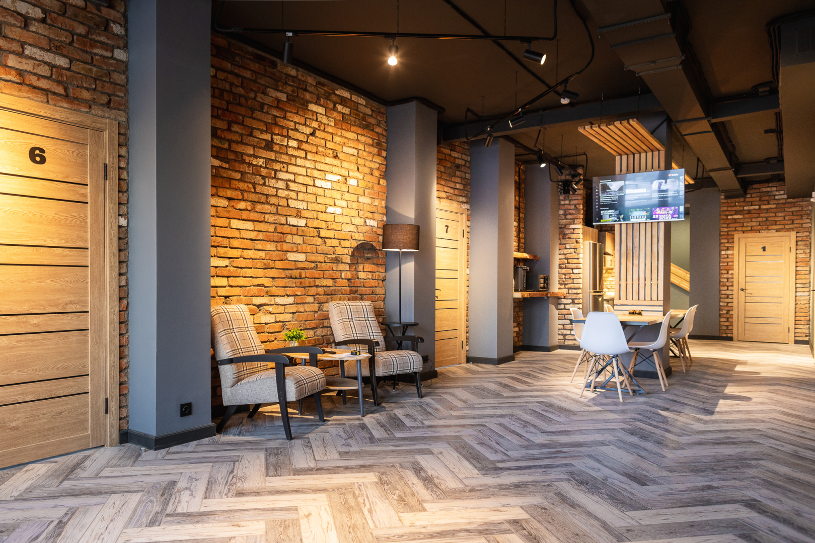 Хостел и Точка