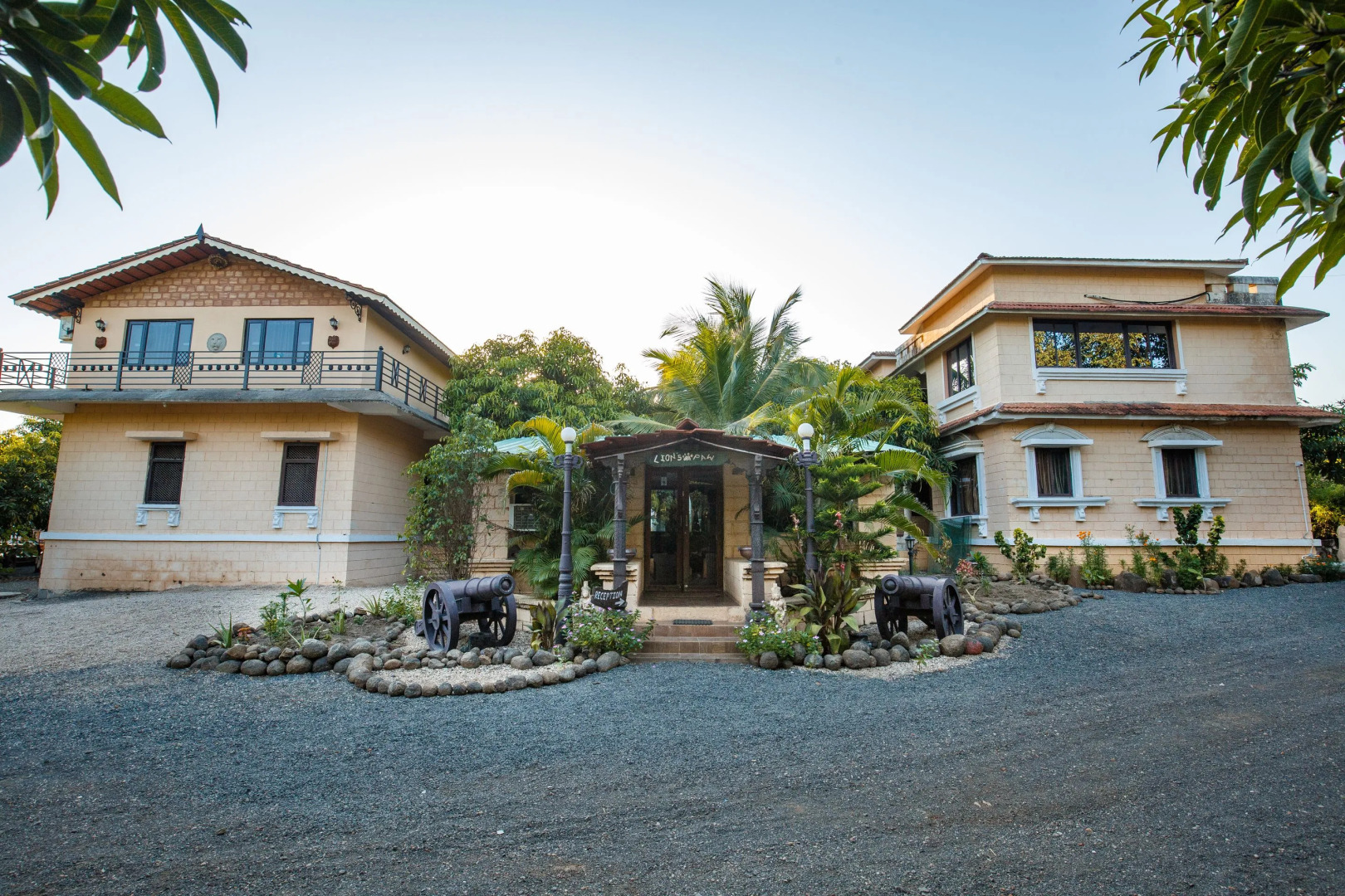 Отель Gir Lions Paw Resort