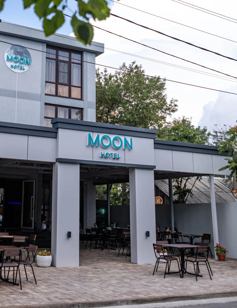 Отель Moon Hotel