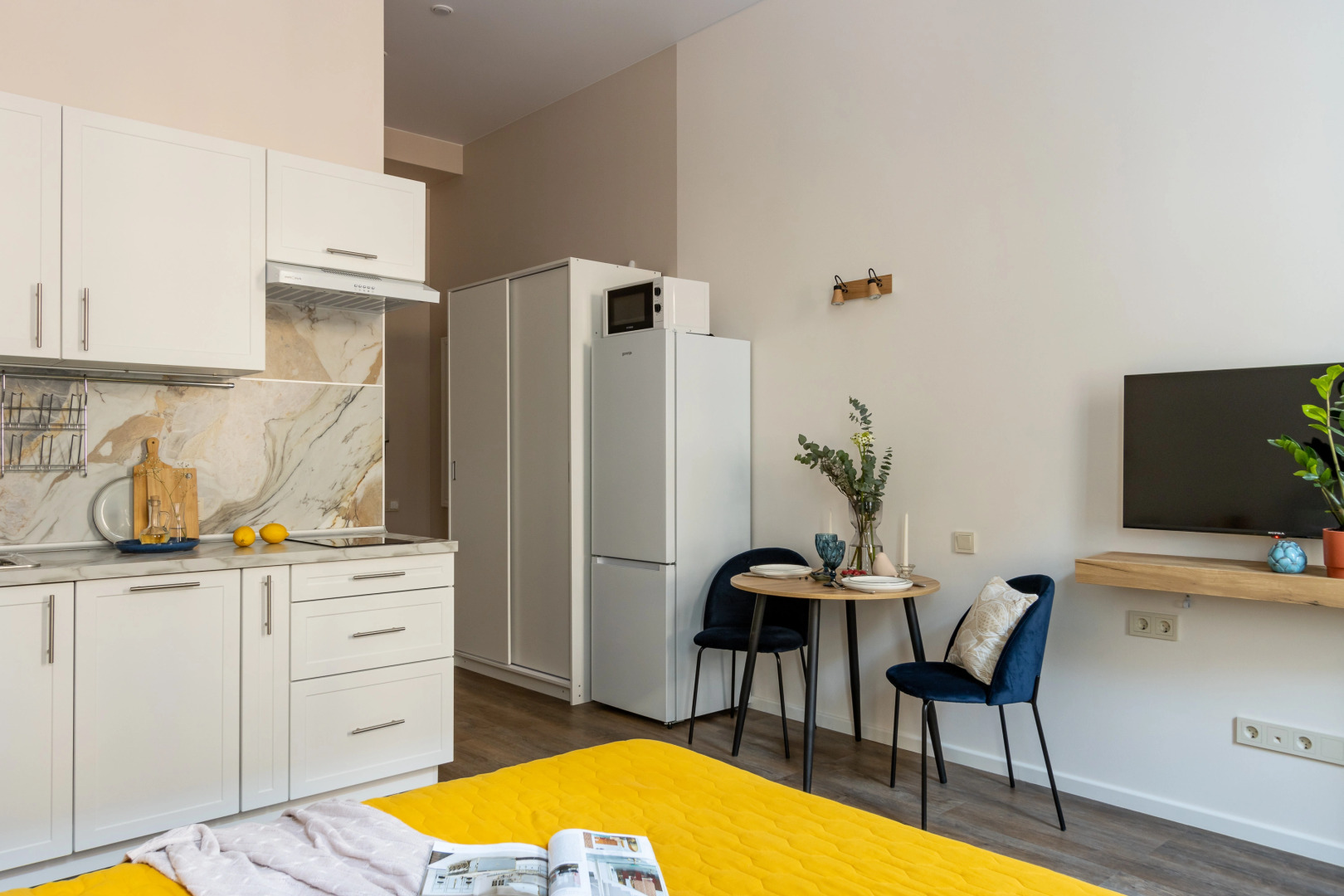 Апартаменты Beige apartment in a historic building in the city center