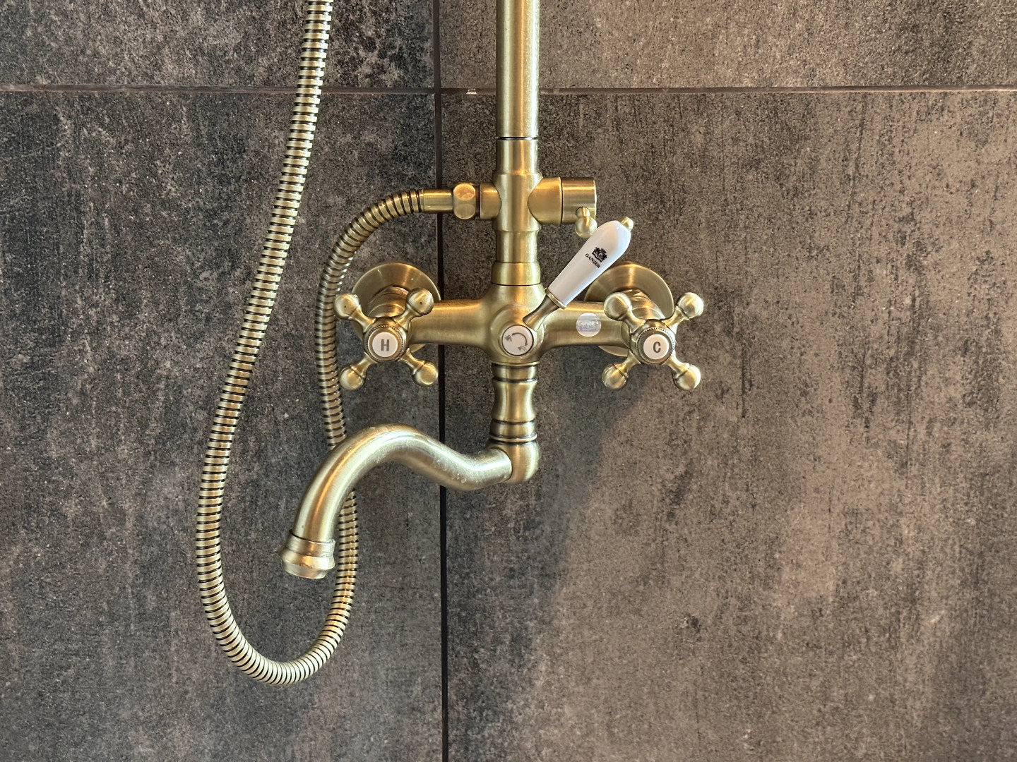 Частный дом гнѣздо с камином и двумя спальнями