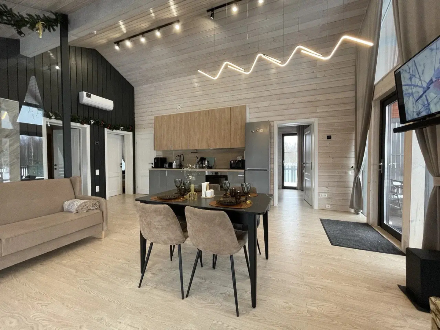 Частный Дом с Панорамными Окнами на Можайском Море