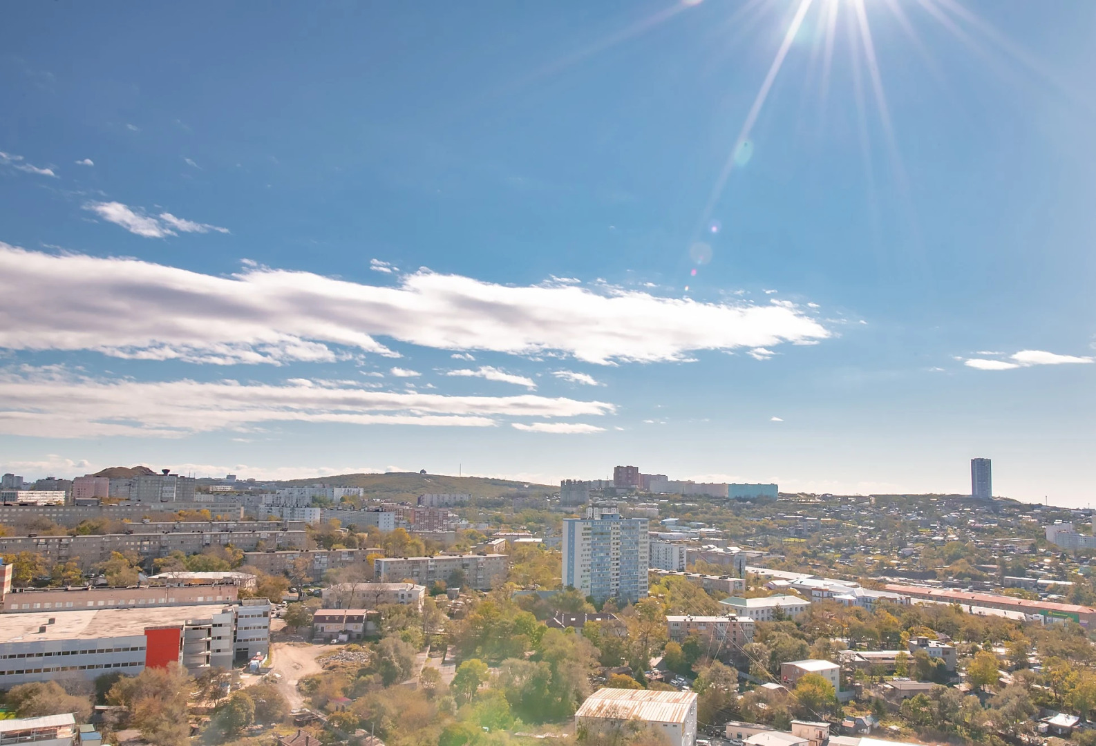 Апартаменты на высоком этаже, рядом с театром и мостом, недалеко от центра. Фастовская 29.