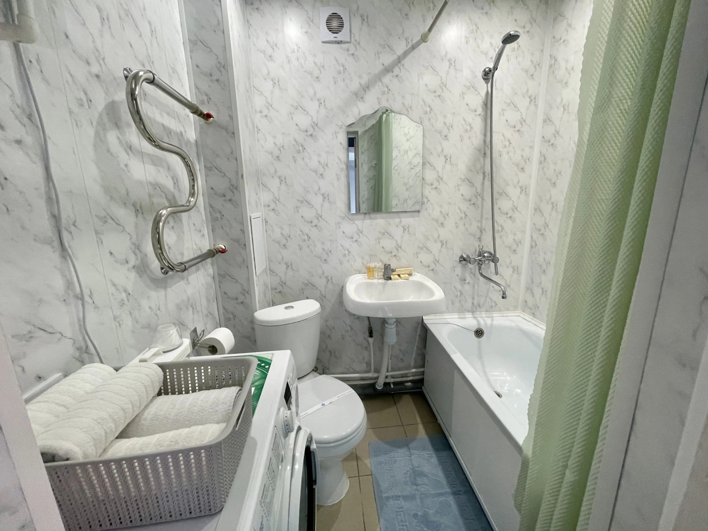 Квартира с видом на сопку с телевышкой На Сутки